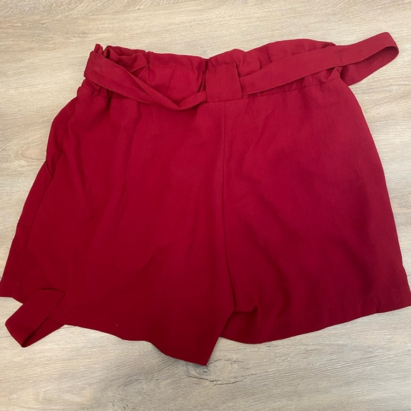 Maze paper bag shorts with belt size large. - Picture 3 of 3